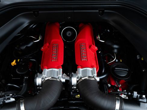 Used 2018 Ferrari California T RWD image 50