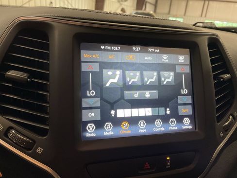 Used 2022 Jeep Cherokee Latitude Lux w/ Sun & Sound Group FWD image 21