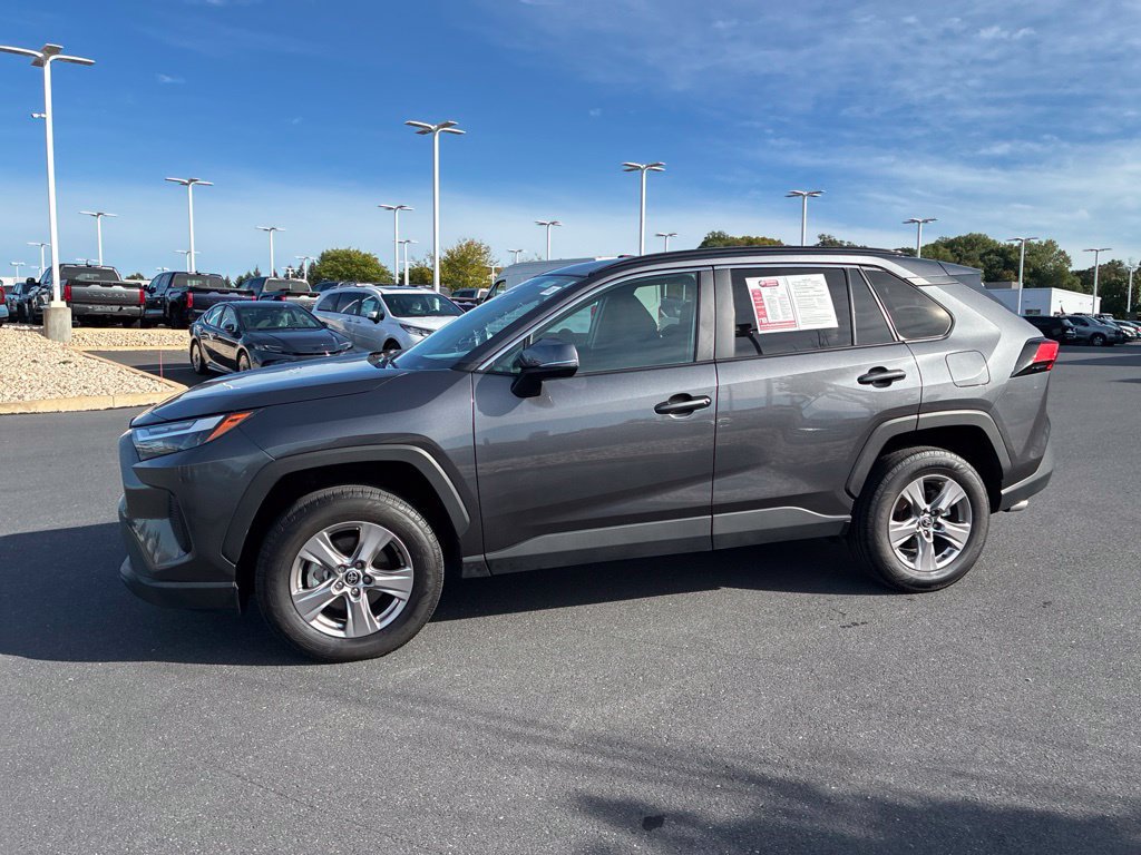 Used 2025 Toyota RAV4 XLE AWD/4WD image 16