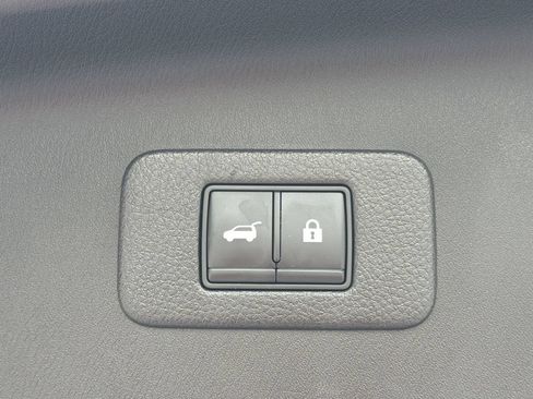 Used 2022 Nissan Armada Platinum w/ Captain's Chairs Package RWD image 28