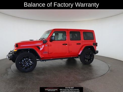 Used 2025 Jeep Wrangler Unlimited Sahara w/ Safety Group image 5