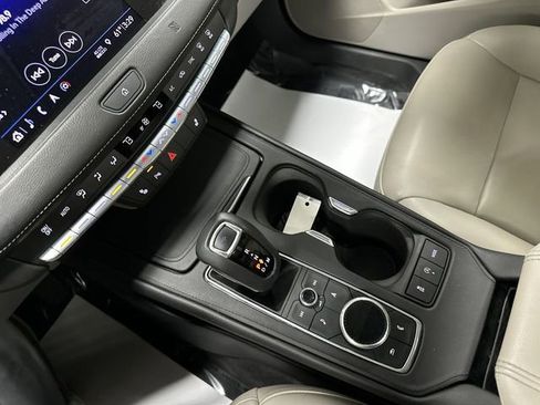 Used 2019 Cadillac XT4 Luxury w/ Cold Weather Package image 13