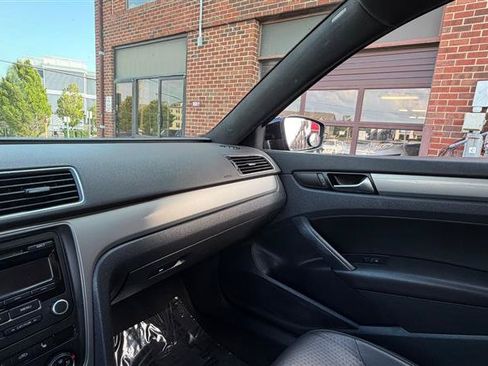 Used 2014 Volkswagen Passat 2.5 S FWD image 31