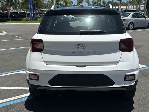 New 2025 Hyundai Venue Limited image 7