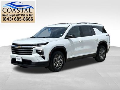 Used 2025 Chevrolet Traverse LT