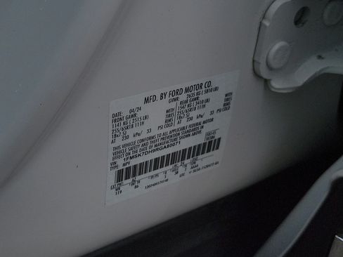 Used 2024 Ford Explorer XLT RWD image 10