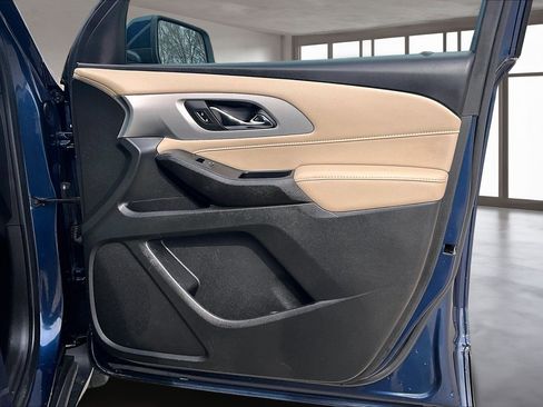 Used 2020 Chevrolet Traverse LT image 24