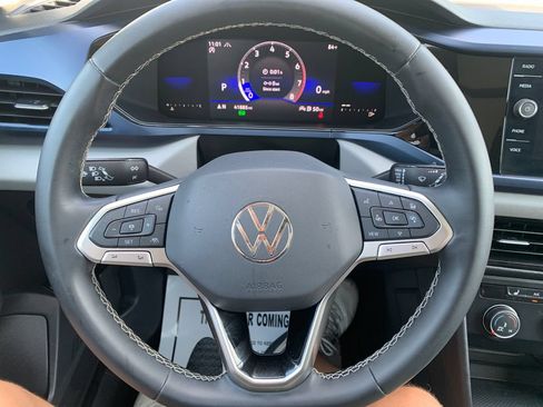 Used 2022 Volkswagen Taos SE w/ Panoramic Sunroof Package AWD/4WD image 8