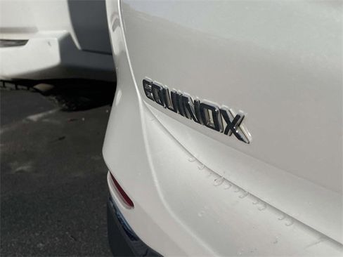 Used 2018 Chevrolet Equinox Premier image 11
