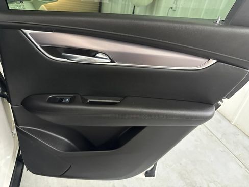 Used 2017 Cadillac XT5 Luxury FWD image 16