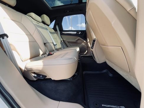 Used 2023 Porsche Cayenne Platinum Edition image 29