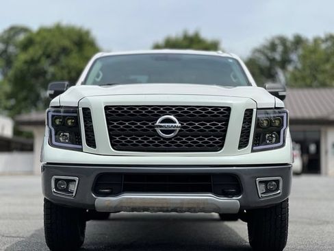 Used 2019 Nissan Titan PRO-4X AWD/4WD image 2