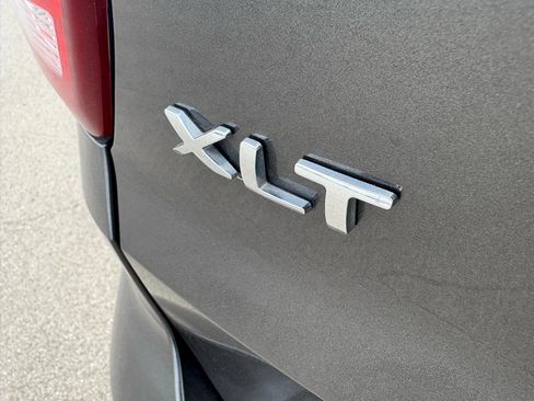 Used 2018 Ford Explorer XLT w/ Equipment Group 201A image 6