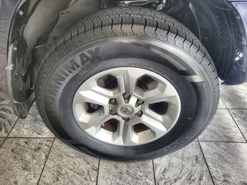 Used 2020 Toyota 4Runner SR5 AWD/4WD image 10