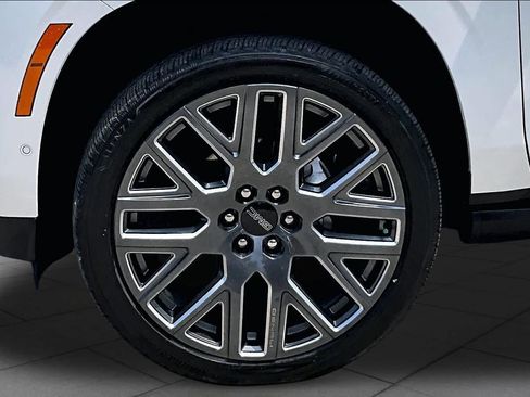 Used 2025 GMC Yukon XL Denali Ultimate AWD/4WD image 11