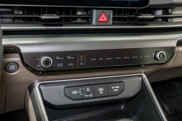 Certified 2025 Kia Carnival FWD image 20