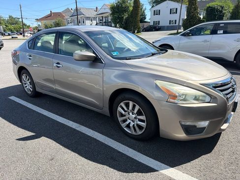 Used 2015 Nissan Altima 2.5 S w/ Power Driver Seat Package FWD image 2