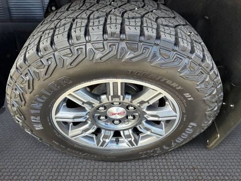 Used 2024 GMC Sierra 1500 AT4 w/ Technology Package AWD/4WD image 14
