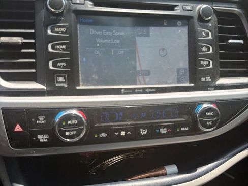 Used 2016 Toyota Highlander Limited w/ Driver Technology Package FWD image 17