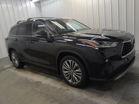 Used 2020 Toyota Highlander Platinum AWD/4WD image 11