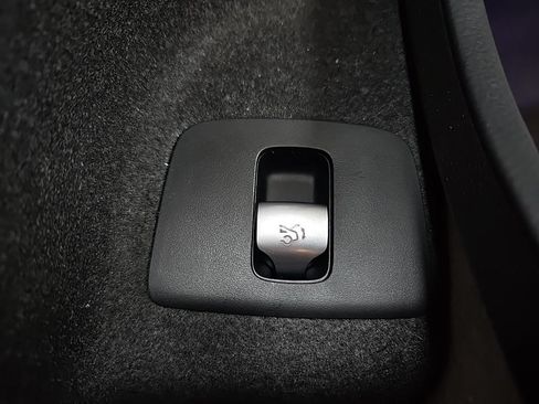 Used 2025 Mercedes-Benz E 350 4MATIC Sedan image 18