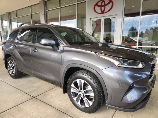 Used 2021 Toyota Highlander XLE AWD/4WD image 6