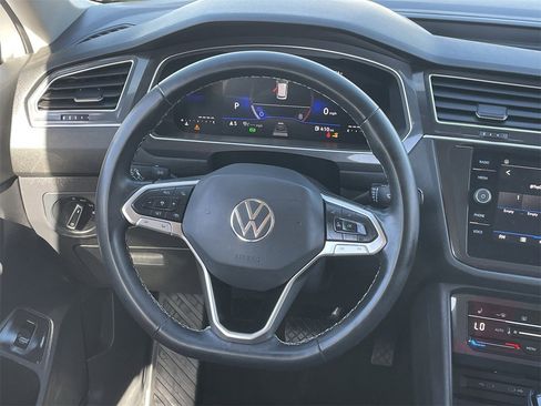 Used 2024 Volkswagen Tiguan SE image 16