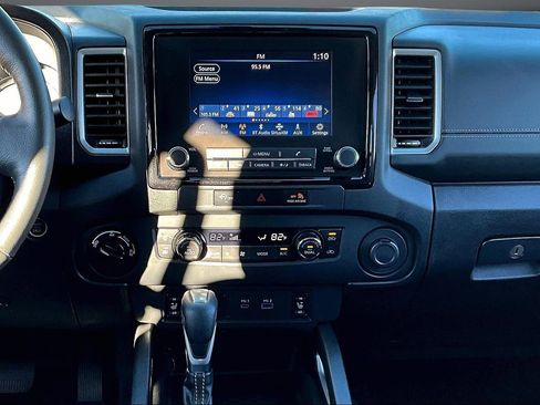 Used 2024 Nissan Frontier SL image 10