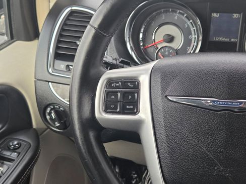 Used 2016 Chrysler Town & Country Touring image 25