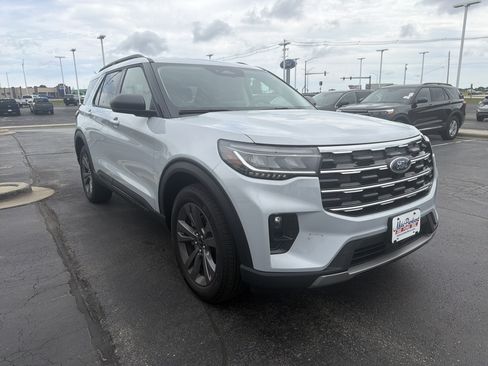 New 2026 Ford Explorer Active w/ Active Comfort Package AWD/4WD image 4