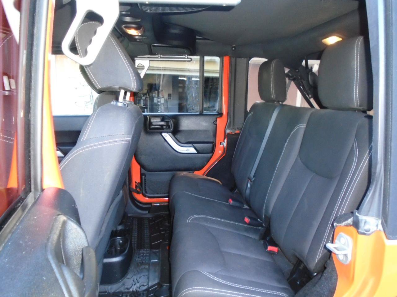 Used 2015 Jeep Wrangler Unlimited Rubicon w/ Connectivity Group AWD/4WD image 10