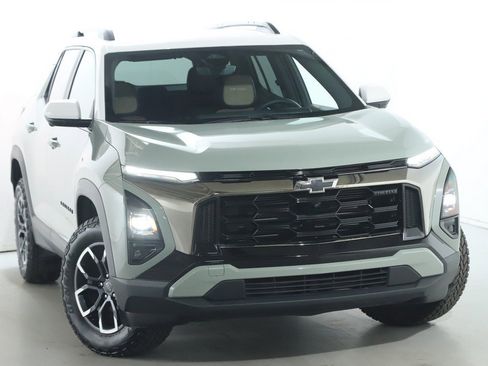 Used 2025 Chevrolet Equinox ACTIV w/ Safety and Technology Package image 2