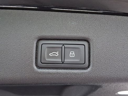 Used 2025 Audi Q5 Premium w/ Convenience Package AWD/4WD image 30