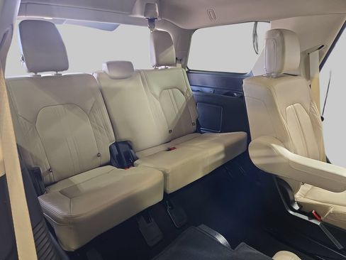 Used 2024 Ford Expedition Platinum AWD/4WD image 14