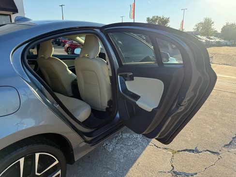 Used 2018 Volvo S60 T5 Dynamic image 24