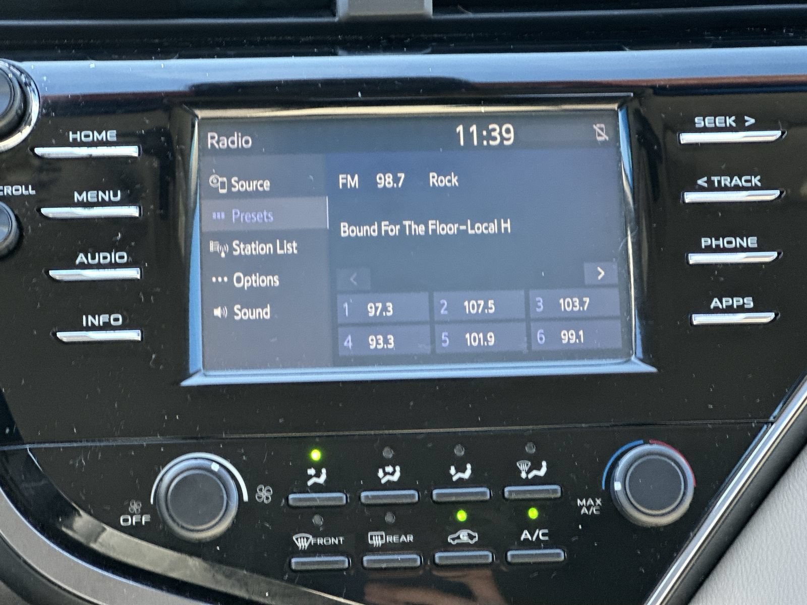 Used 2018 Toyota Camry LE FWD image 26