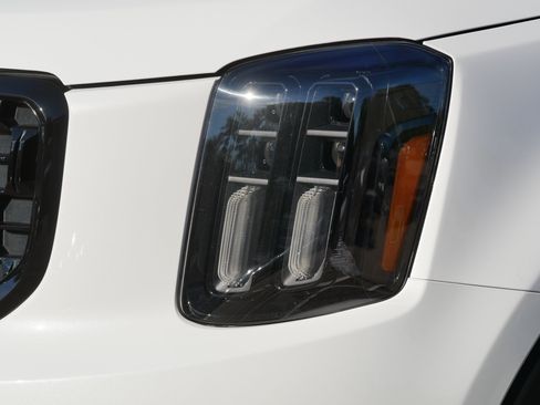 Certified 2025 Kia Telluride SX Prestige X-Line AWD/4WD image 16