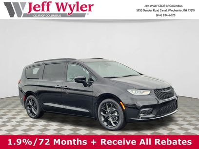 New 2026 Chrysler Pacifica Select