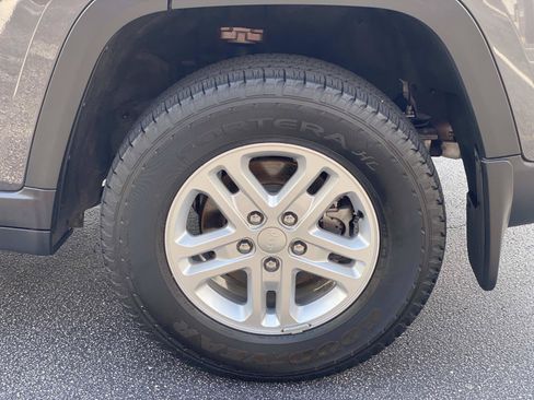 Used 2025 Jeep Grand Cherokee Laredo w/ MOPAR Finishing Package RWD image 14