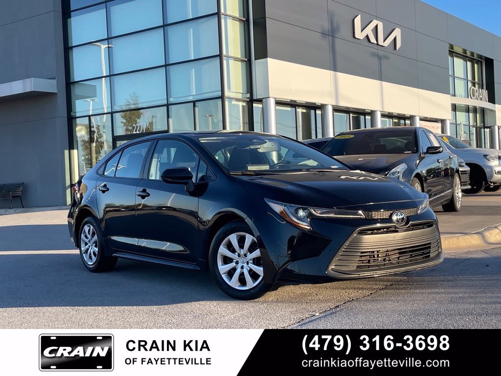 Used 2025 Toyota Corolla LE FWD image 1