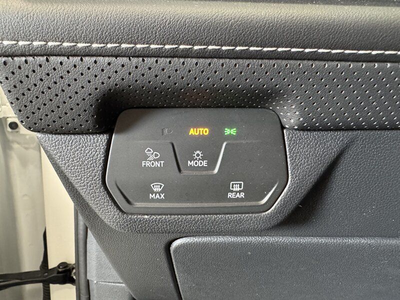 Used 2024 Volkswagen Atlas SE AWD/4WD image 11