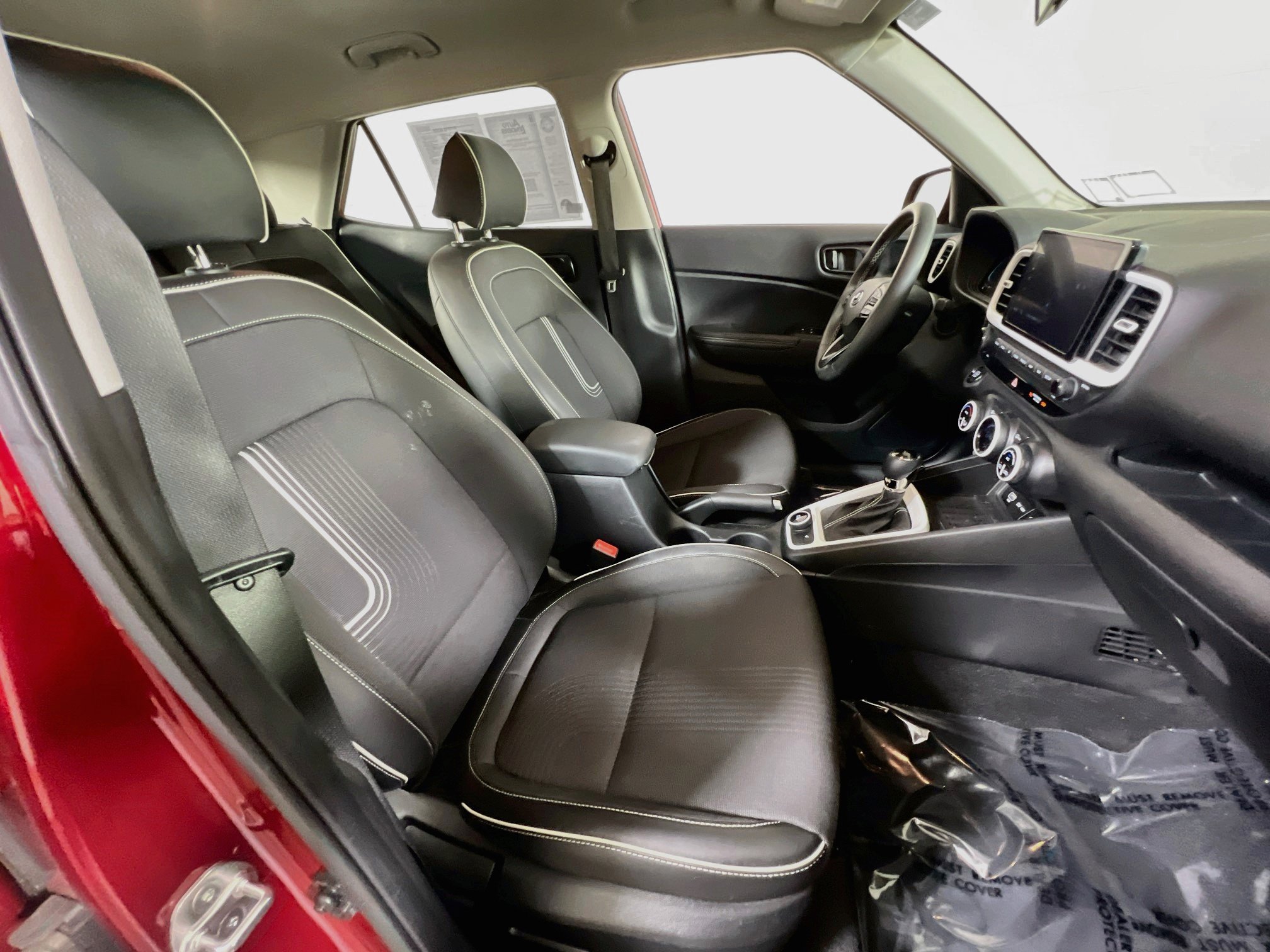 Used 2024 Hyundai Venue Limited FWD image 27