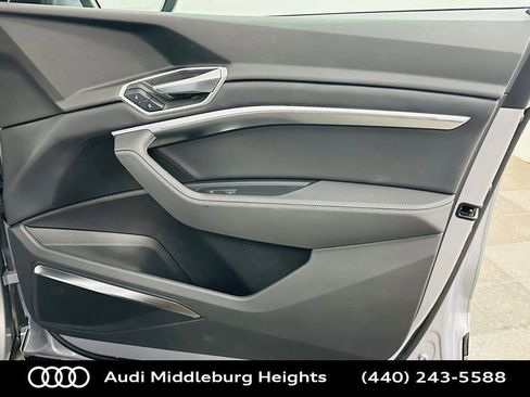 Used 2021 Audi e-tron Premium Plus w/ Premium Plus Package image 29