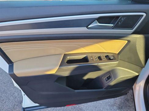 Used 2023 Volkswagen Atlas Cross Sport SE image 16