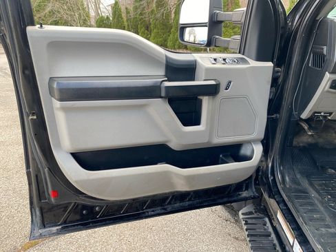 Used 2017 Ford F450 XL w/ Power Equipment Group image 10