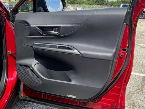 Used 2024 Toyota Venza Limited image 21