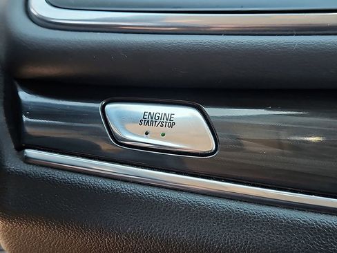 Used 2020 Buick Enclave Essence FWD image 27