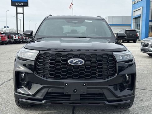 Used 2025 Ford Explorer ST-Line w/ ST-Line Street Pack image 3