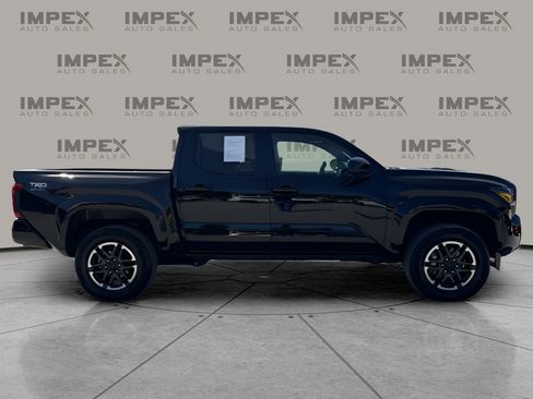 Used 2025 Toyota Tacoma TRD Sport AWD/4WD image 6