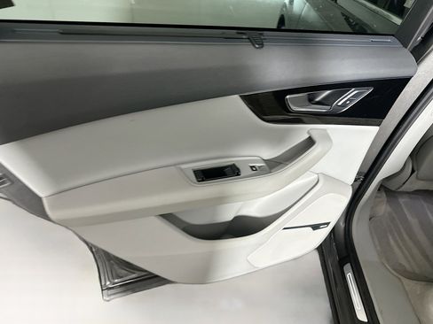 Used 2018 Audi Q7 3.0T Prestige w/ Prestige Package image 27